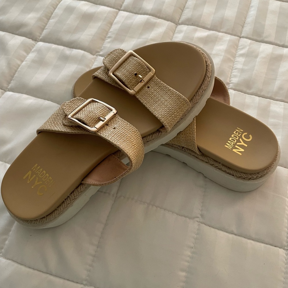 Steve Madden NYC Women's Tan Soft Raffia Sandals w/ Gold Buckle Size 8 - Picture 2 of 7